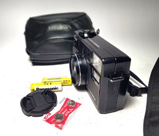 Minolta HI-MATIC AF-2MD Cámara Analógica Negra