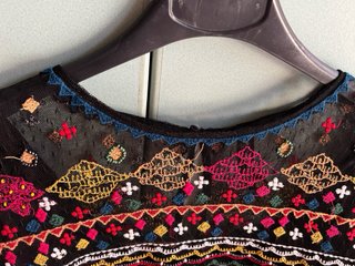 Top maniche corte ricamato e tulle