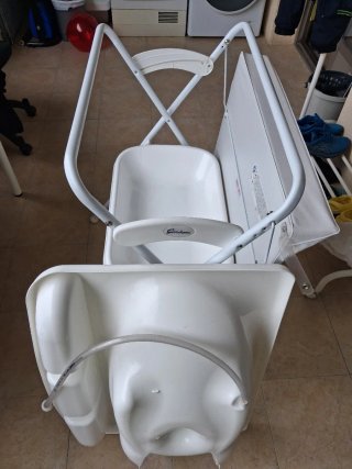 Cambiador y bañera portátil para bebé dos en uno.