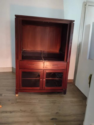Mueble TV banak madera con puertas cristal