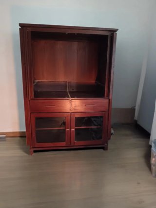 Mueble TV banak madera con puertas cristal