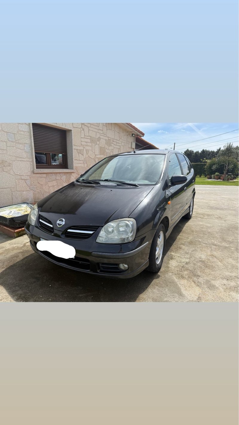 Nissan Almera Tino 2.2 - foto 1