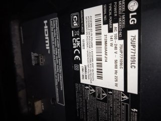 Televisor Negro con Pantalla Rota