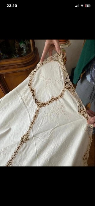 Tovaglia lino ricamata a mano
