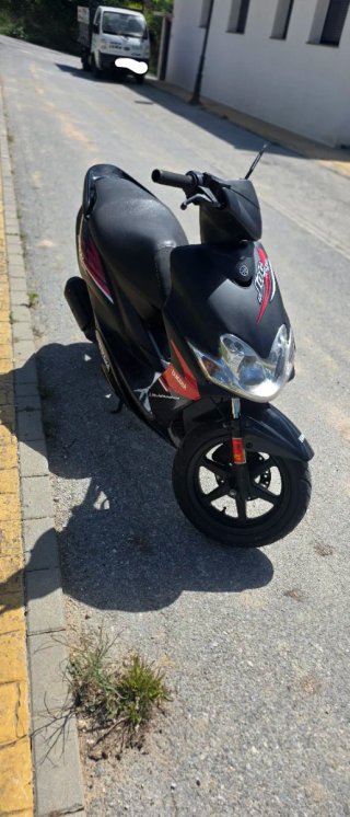 Yamaha Jog RR Negra mate/Roja