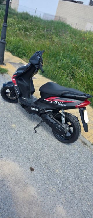 Yamaha Jog RR Negra mate/Roja