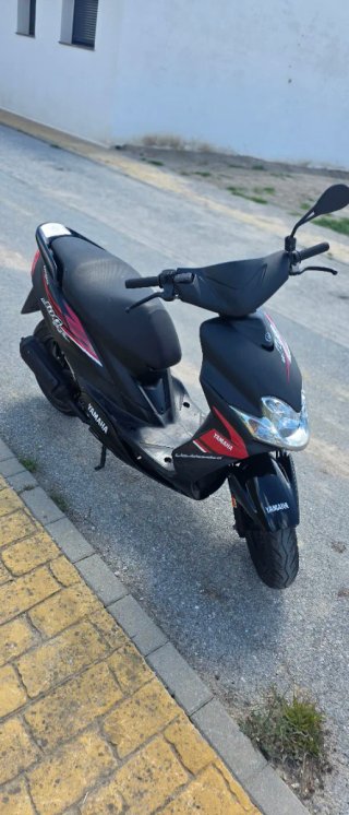 Yamaha Jog RR Negra mate/Roja