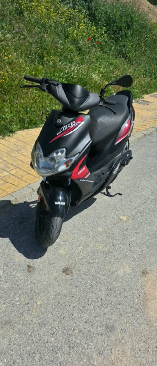Yamaha Jog RR Negra mate/Roja