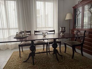 Juego de 4 sillas restauradas.
