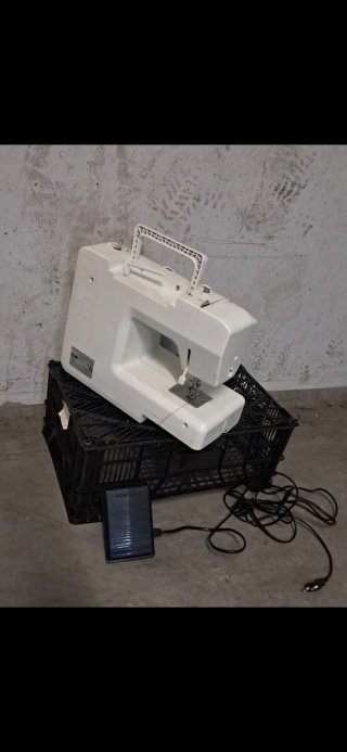 Máquina de coser SilverCrest funcióna