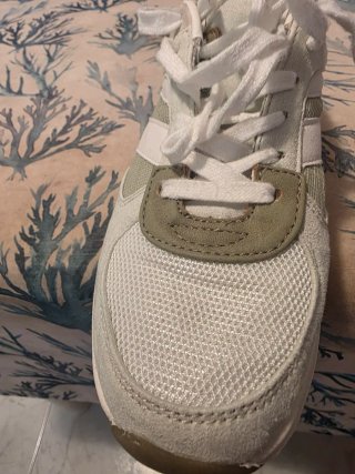 Zapatillas ONLY beige y blanco