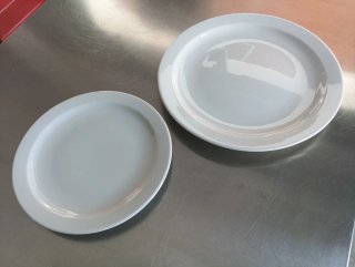 Diferentes vajillas para restaurante o bar