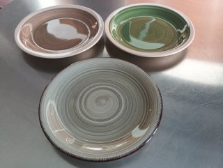 Diferentes vajillas para restaurante o bar
