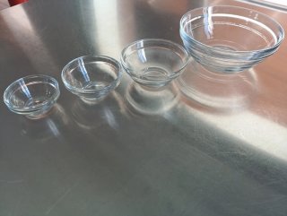 Diferentes vajillas para restaurante o bar