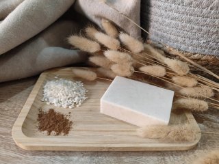 Jabón artesanal de arroz y canela.