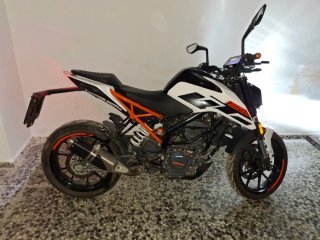 KTM 125 Duke Negra, Naranja y Blanca