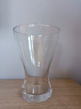 Jarrón de cristal transparente