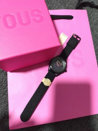 Reloj Tous Negro con Detalles Dorados