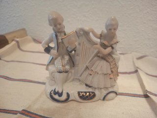 Figura vintage de porcelana pareja