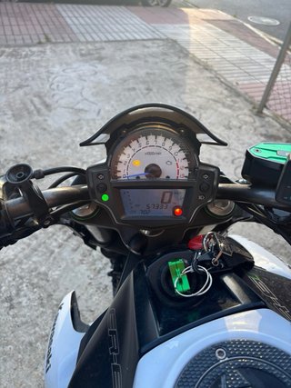 Kawasaki ER6N 650 Naked Blanca y Negra