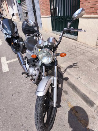 Yamaha YBR 125 Custom 2009 Plata