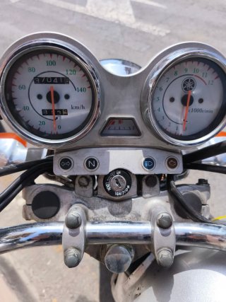 Yamaha YBR 125 Custom 2009 Plata