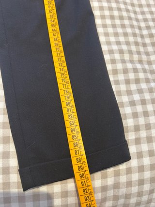 Pantalón de traje negro con pinzas