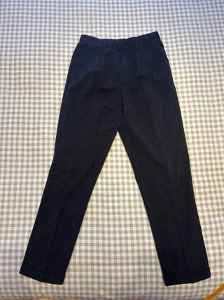 Pantalón de traje negro con pinzas