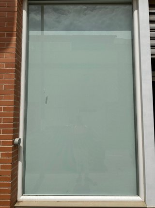 Estor enrollable tipo Screen con 1% de apertura