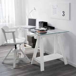 Mesa de cristal con caballetes IKEA