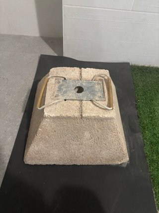 Base para sombrilla de hormigón con asas