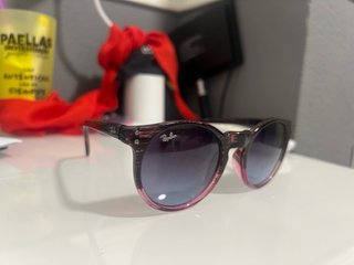 Gafas de sol Ray-Ban negras y rosas