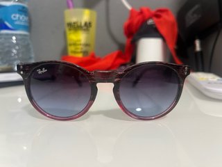 Gafas de sol Ray-Ban negras y rosas