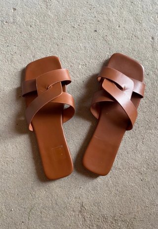 Sandalias marrones cruzadas