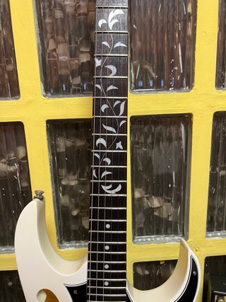 Guitarra Eléctrica Ibanez Jem Jr 555 WH Steve Vai