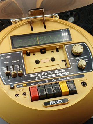 Radio Cassette Nuvox OVNI Años 70