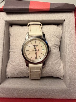 Reloj Tissot Beige y Plateado original.