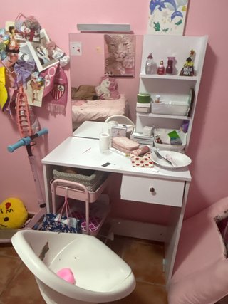 Tocador infantil blanco y rosa
