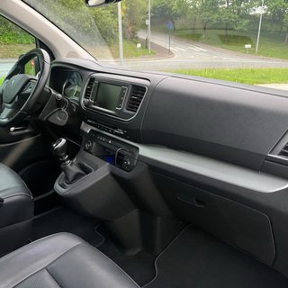 Peugeot Traveller Allure 2021