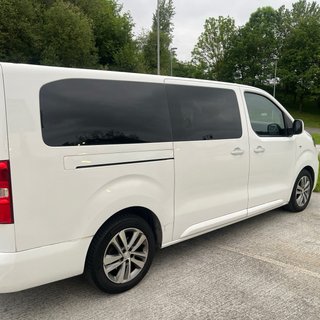 Peugeot Traveller Allure 2021