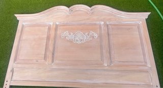 Cabecero de madera beige