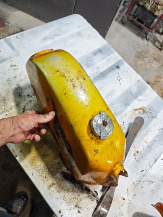 Derbi Antorcha Dorado depósito sin abolladuras