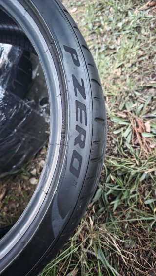 Neumático Pirelli P Zero 235/35 R19