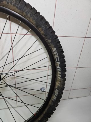 Roda Specialized 26 com pneu Magic Mary