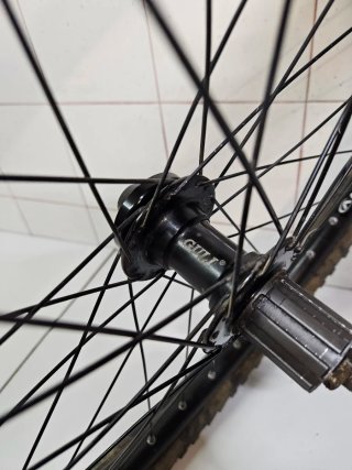 Roda Specialized 26 com pneu Magic Mary