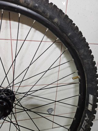 Roda Specialized 26 com pneu Magic Mary
