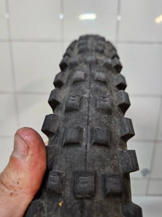 Roda Specialized 26 com pneu Magic Mary