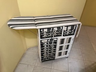 Mesa de planchar con cestas