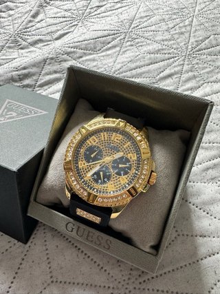 Reloj Guess, correa rota , funciona perfectamente