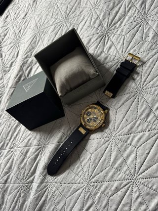 Reloj Guess, correa rota , funciona perfectamente